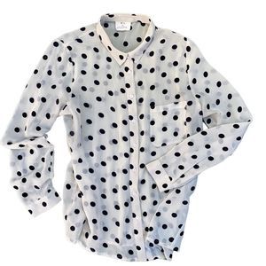 White and black‎ polkadot blouse